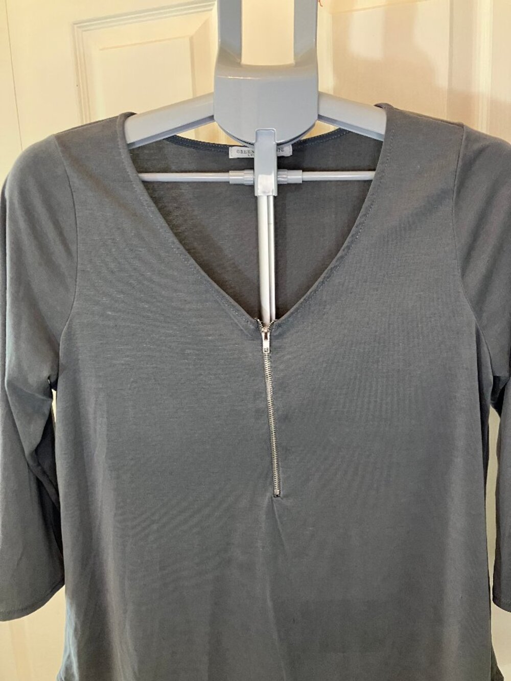 Green Envelope Los Angeles Gray Zip Front Top | 3/4 Sleeve | Size Medium